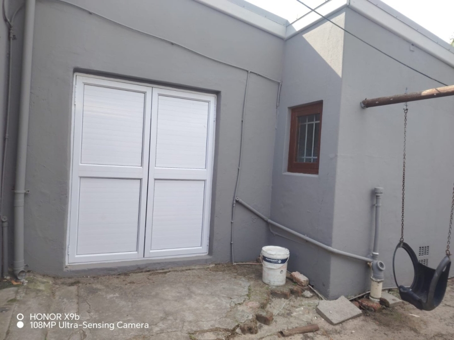 5 Bedroom Property for Sale in Wynberg Upper Western Cape